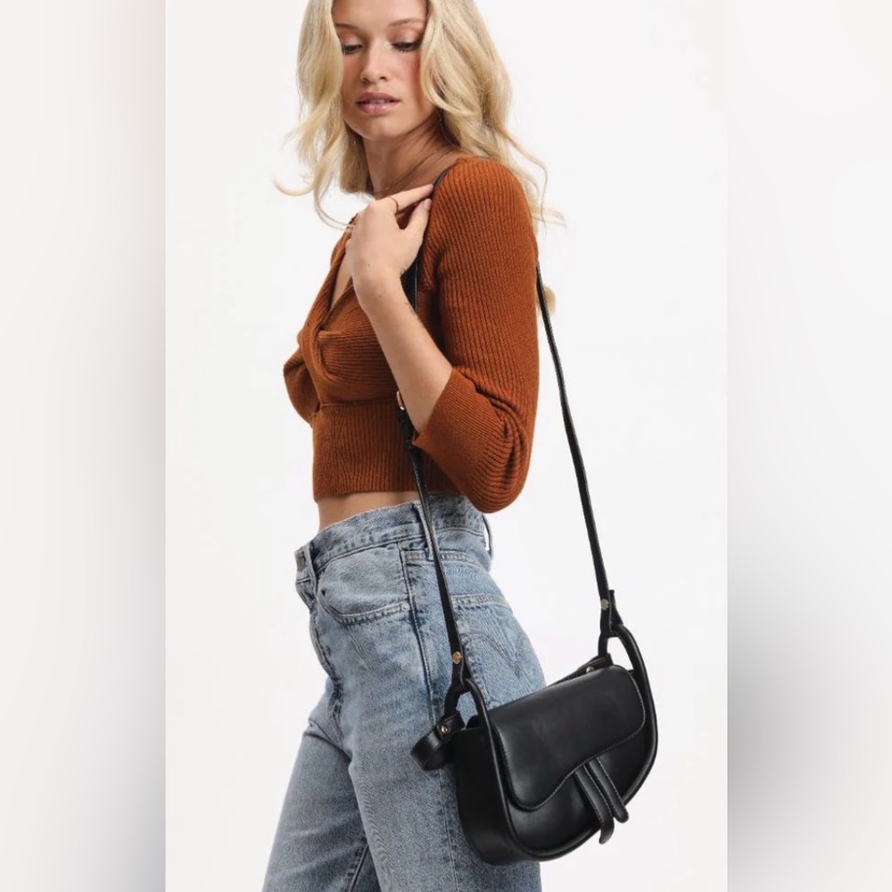 Urban Expressions Classic Black Shoulder Bag - Picture 5 of 5